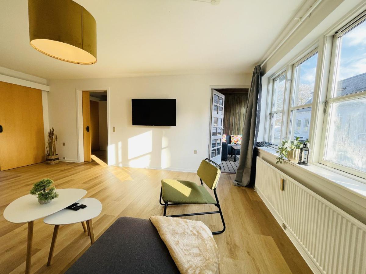 Aday - Central Terrace Apartment In Hjørring المظهر الخارجي الصورة