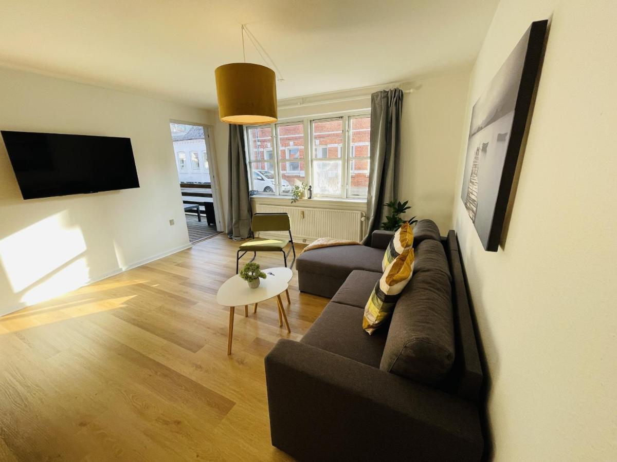 Aday - Central Terrace Apartment In Hjørring المظهر الخارجي الصورة